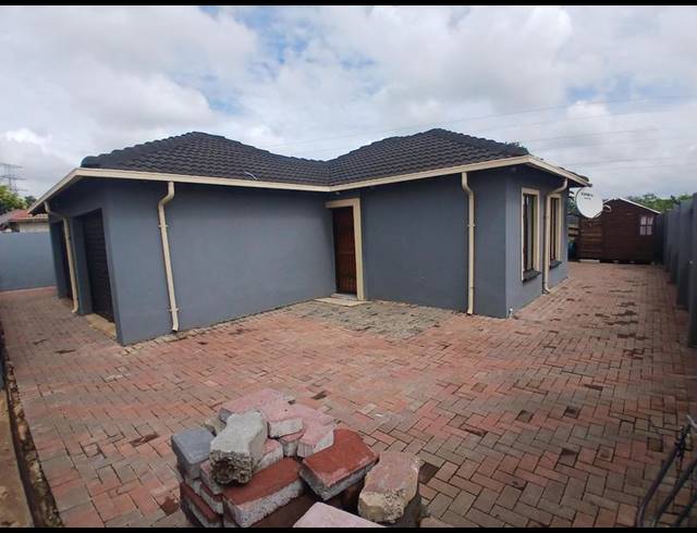 3 BEDROOM HOUSE FOR SALE IN THE ORCHARDS